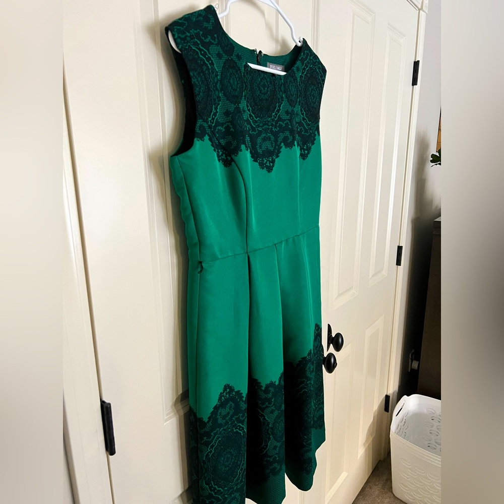 Roz & Ali Green Lace Dress